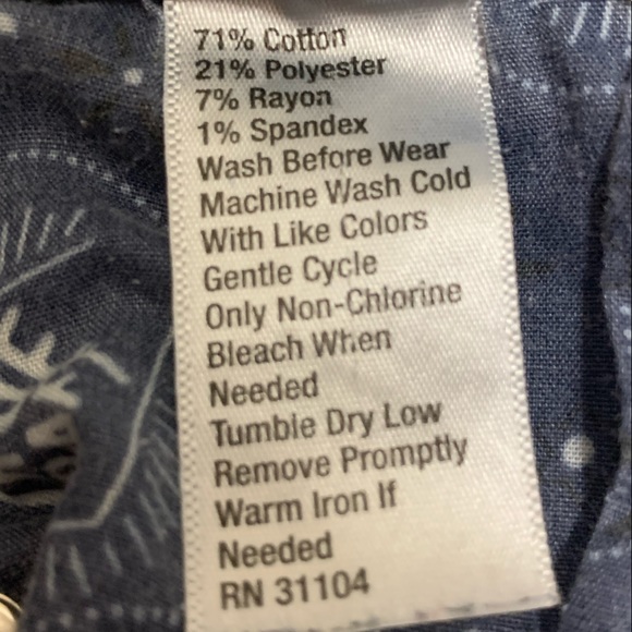 True Craft Cut off Shorts Raw Hem Mid-Rise Medium Blue Wash Distressed Denim - Picture 8 of 8